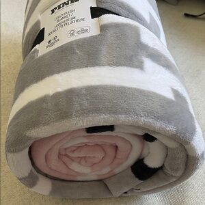 PINK Victoria's Secret Cozy Blanket in Gray and Pink